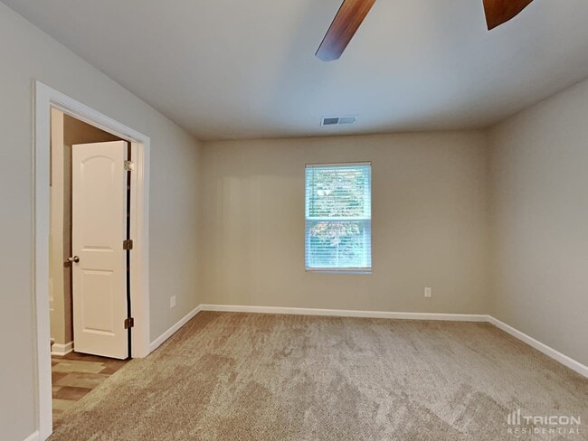 Building Photo - 360 Jada Ln
