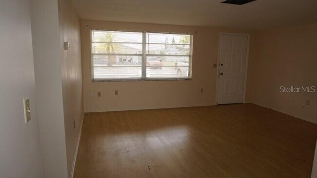 Foto del edificio - 7703 Topay Ln