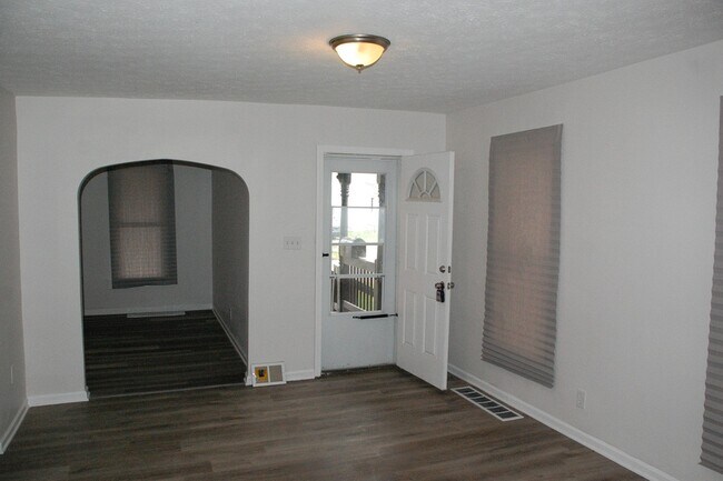 Foto del edificio - 575 W 13th St