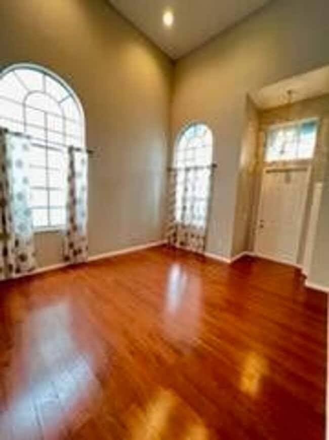 Building Photo - 9142 Dupont Pl