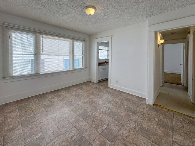 Foto del edificio - 338-340 1/2 S. Catalina St.-338 1/2