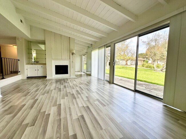 Building Photo - Beautiful 2 bedroom, 2 bathroom condo in d...