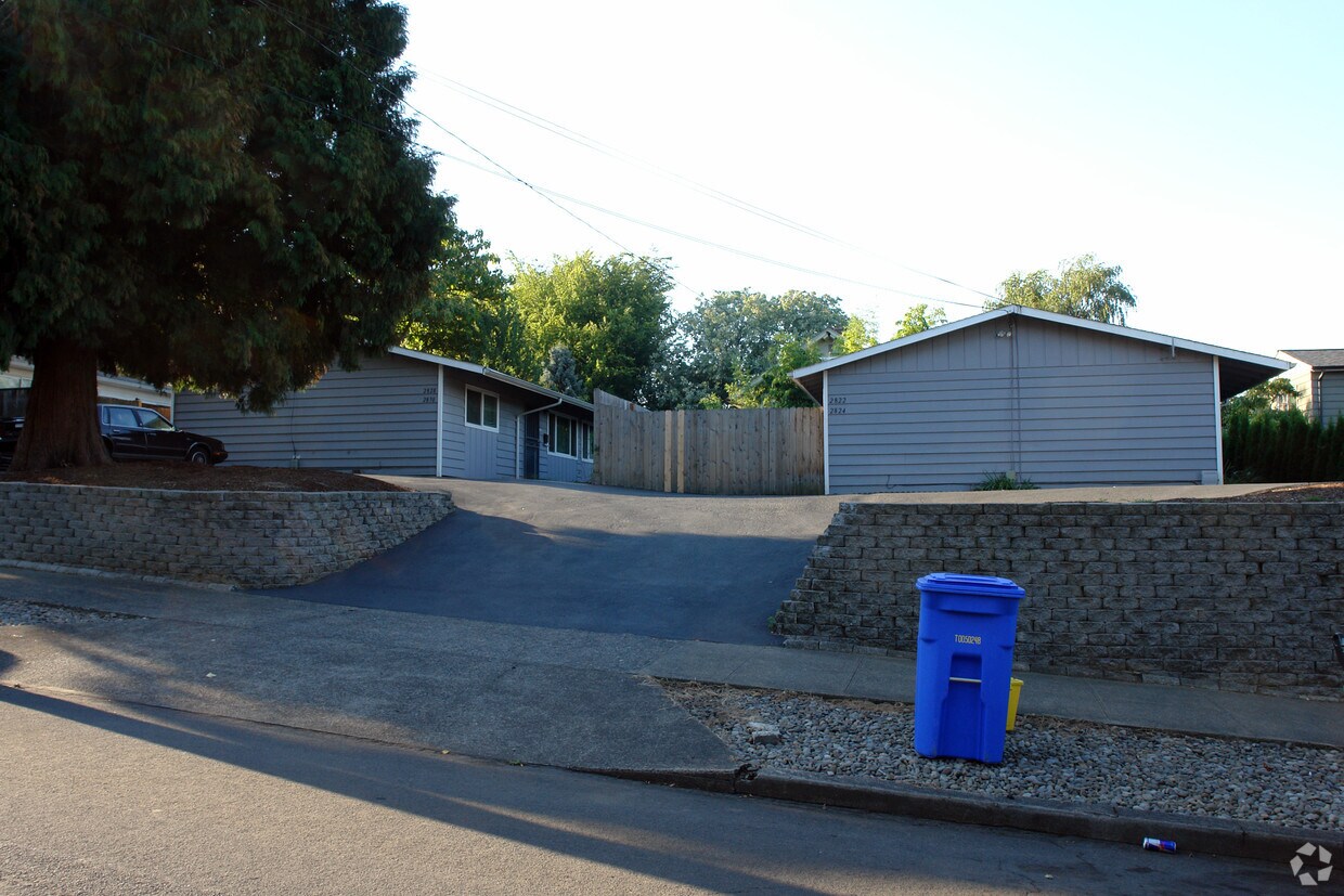 Building Photo - 2824-2830 SE Tibbetts St