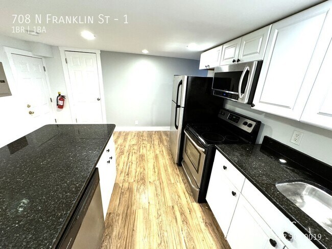 Foto del edificio - Large updated unit!!