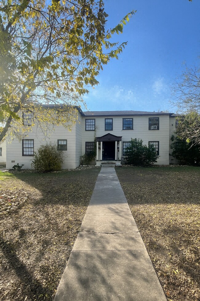 Building Photo - 734 Donaldson Ave