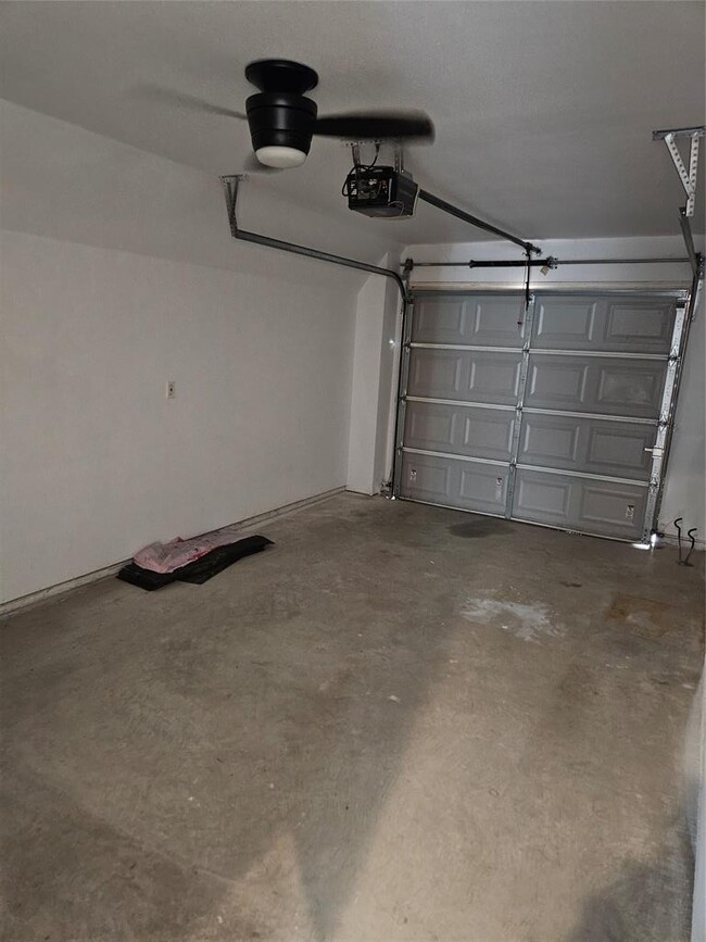 Building Photo - 5911 Lago Vista Way