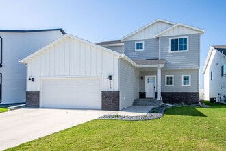 Building Photo - 1170 Albert Ct W