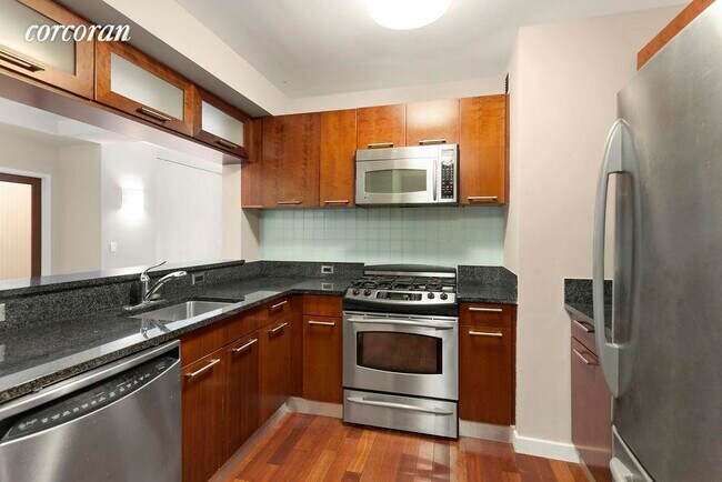 Building Photo - 121 E 23rd St