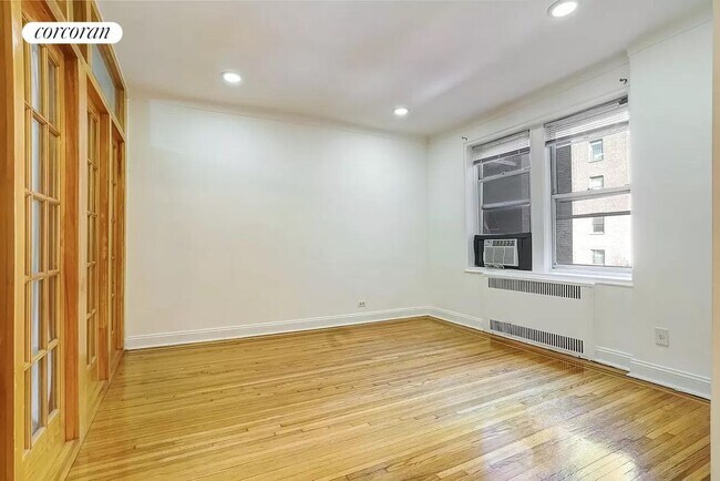 Building Photo - 76-15 35th Ave