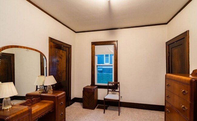 Building Photo - 406 Woolworth Ave