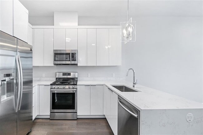 Building Photo - 119 Peter St