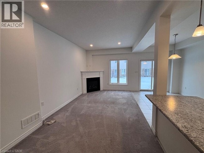 Photo du bâtiment - 24 Garlent Ave