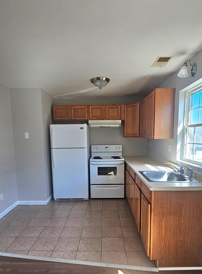 Building Photo - 129 Main St