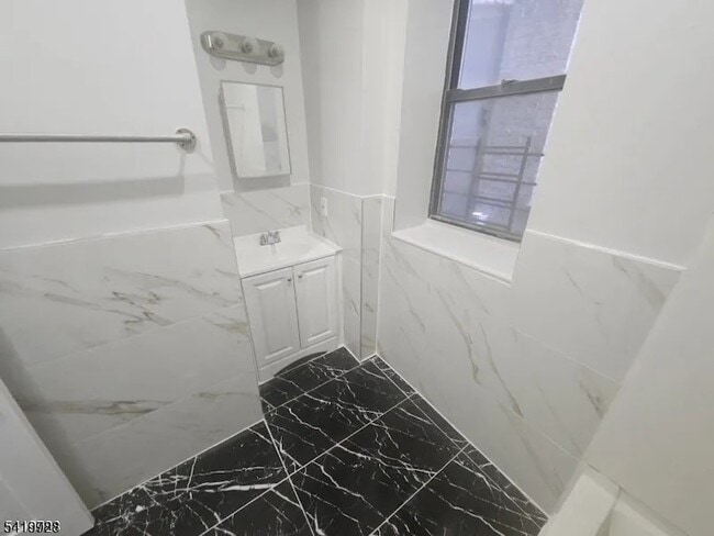 Building Photo - 150 Broad St