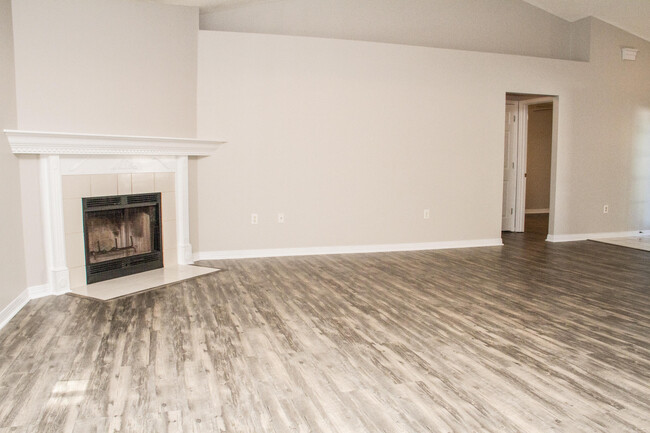 Building Photo - 131 Steeplechase Dr