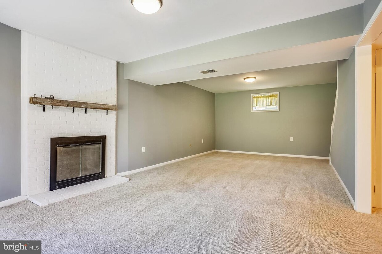 Primary Photo - 13300 Sherwood Forest Dr