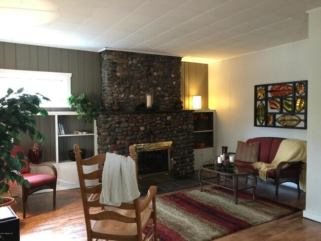 Foto del edificio - 1100 Bemidji Ave N