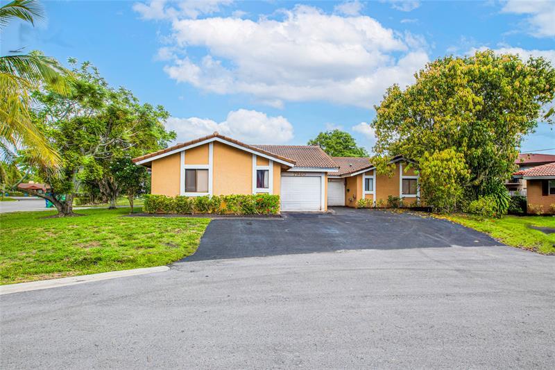 Primary Photo - 7942 NW 37th Dr