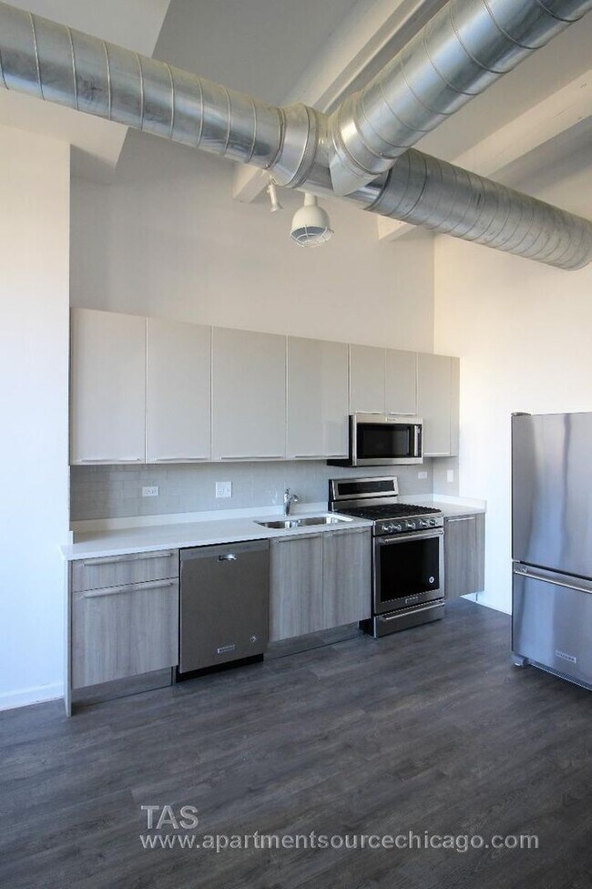 Building Photo - TRULY AMAZING Loft-style condo-quality 3 Bed/2 ba IN UNIT LAUNDRY