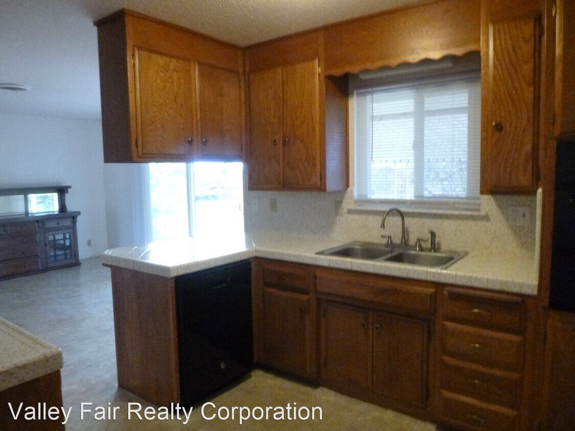 Building Photo - 905 Township Rd