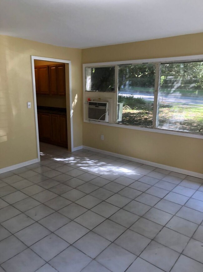 Foto del edificio - Great home in West Park off of Newberry Road.