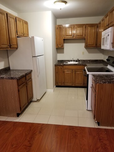 42 Dean Pl Unit A 107 Bridgeport Ct 06610 Condo For Rent In Primary Photo 42 Dean Pl