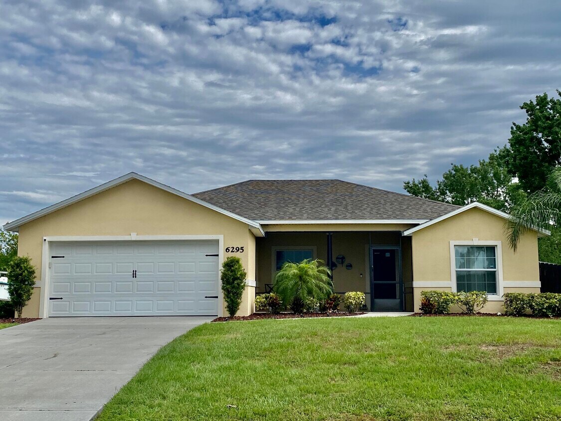 Primary Photo - 6295 Banyan St