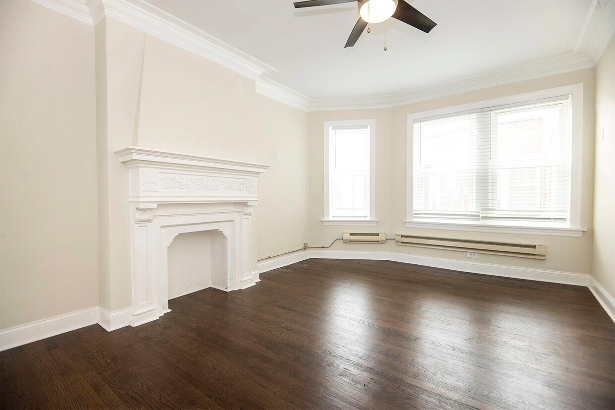 Primary Photo - 910 Green Bay Rd