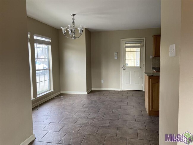 Building Photo - 17114 Hunters Trace W