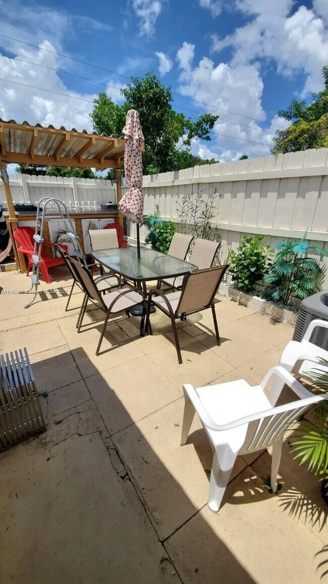 Building Photo - 3035 NW 68th St  12D Fort Lauderdale Fl 33309