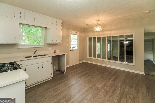 Foto del edificio - 7548 Colonial Ct