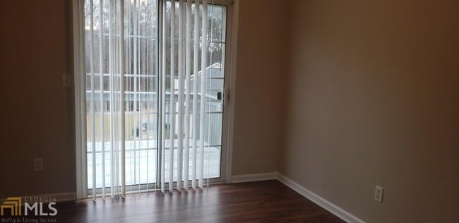 Building Photo - 8052 Highland Pkwy