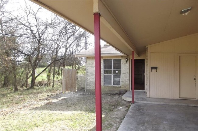 Building Photo - 2903 Lovell Dr