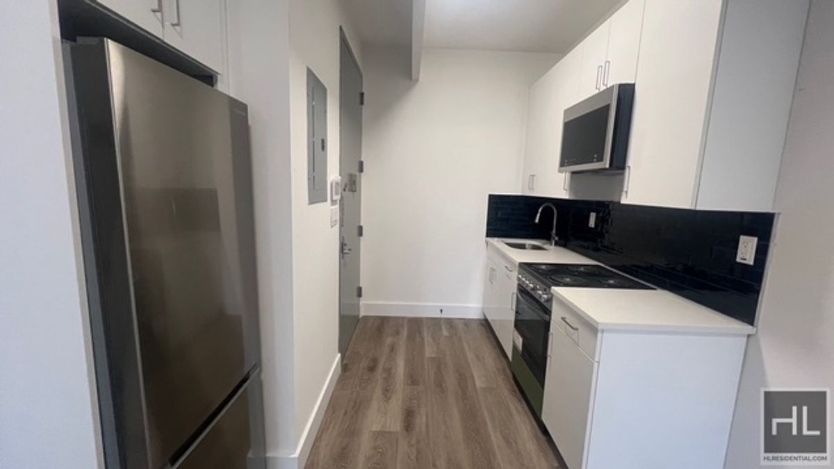 Primary Photo - FRESHLY GUT RENOVATED LARGE 1 BEDROOM ROGE...