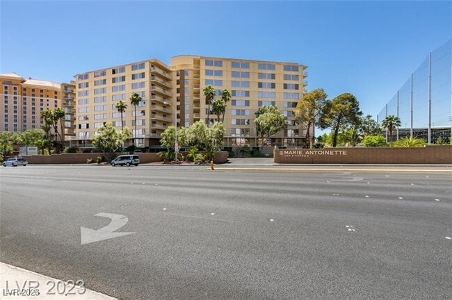 Building Photo - 205 E Harmon Ave