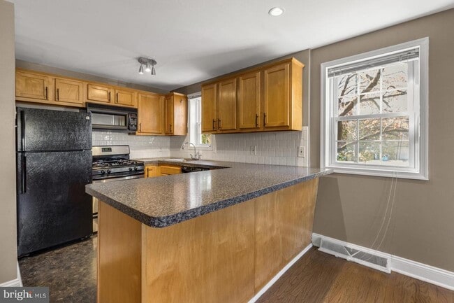 Building Photo - 5443 Houghton Pl