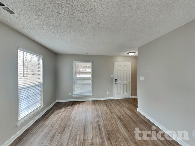 Foto del edificio - 10007 Northwoods Forest Dr
