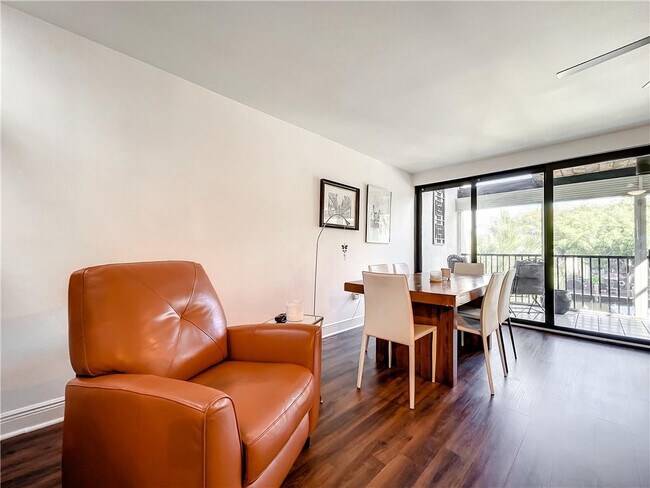 Foto del edificio - 1100 SE 5th Ct