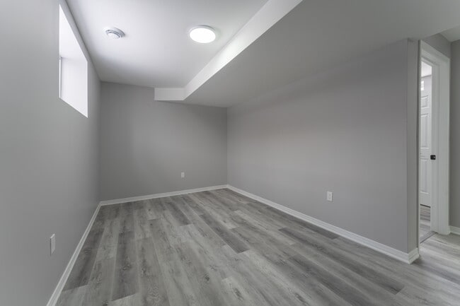 Building Photo - 1 Bedroom Basement Unit – All Utilities & ...