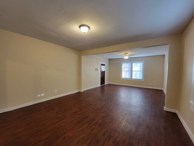Foto del edificio - Charming 3-Bedroom Home in the Heart of Sa...