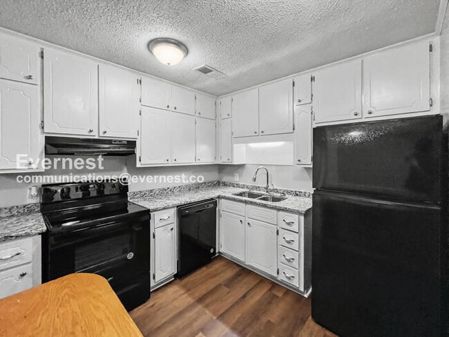 Building Photo - 3032 Summit Ridge Dr