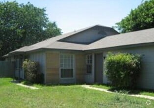 Building Photo - 8703 Piney Point Dr