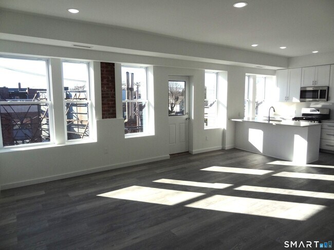 Building Photo - 2806 Fairfield Ave