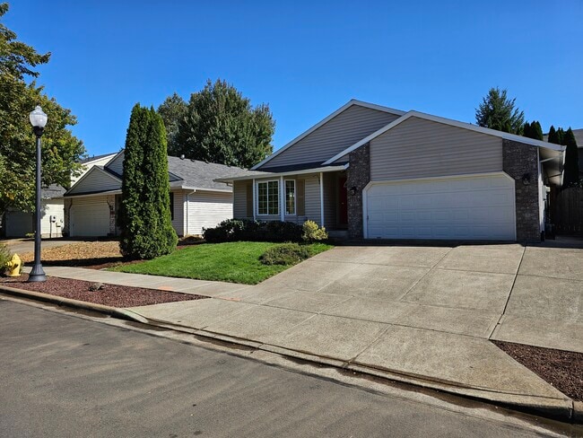 Building Photo - 21138 SW Houston Dr