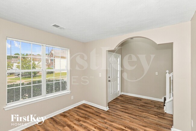 Building Photo - 2896 Two Lakes Cir