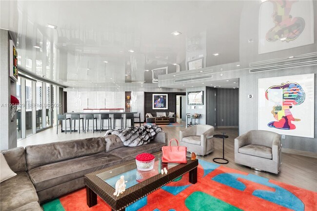 Foto del edificio - 19955 NE 38th Ct