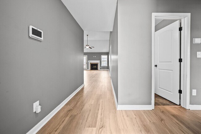 Foto del edificio - Pet Friendly Three Bedroom!