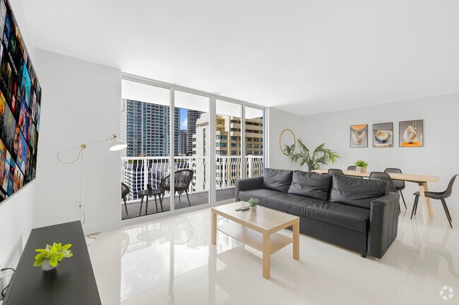Building Photo - 1200 Brickell Bay Dr