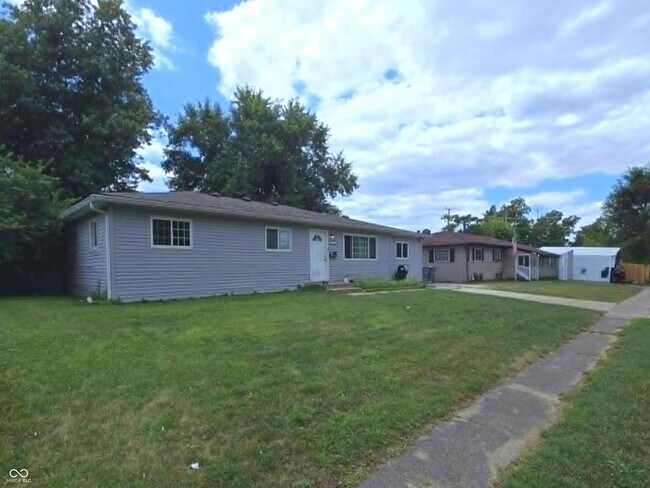 Building Photo - 4825 Hyperion Ct