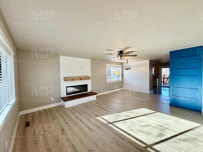 Foto del edificio - 724 Ponderosa Dr